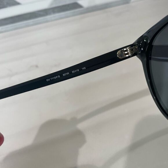 NIB Givenchy GV 7115/F/S Unisex Sunglasses